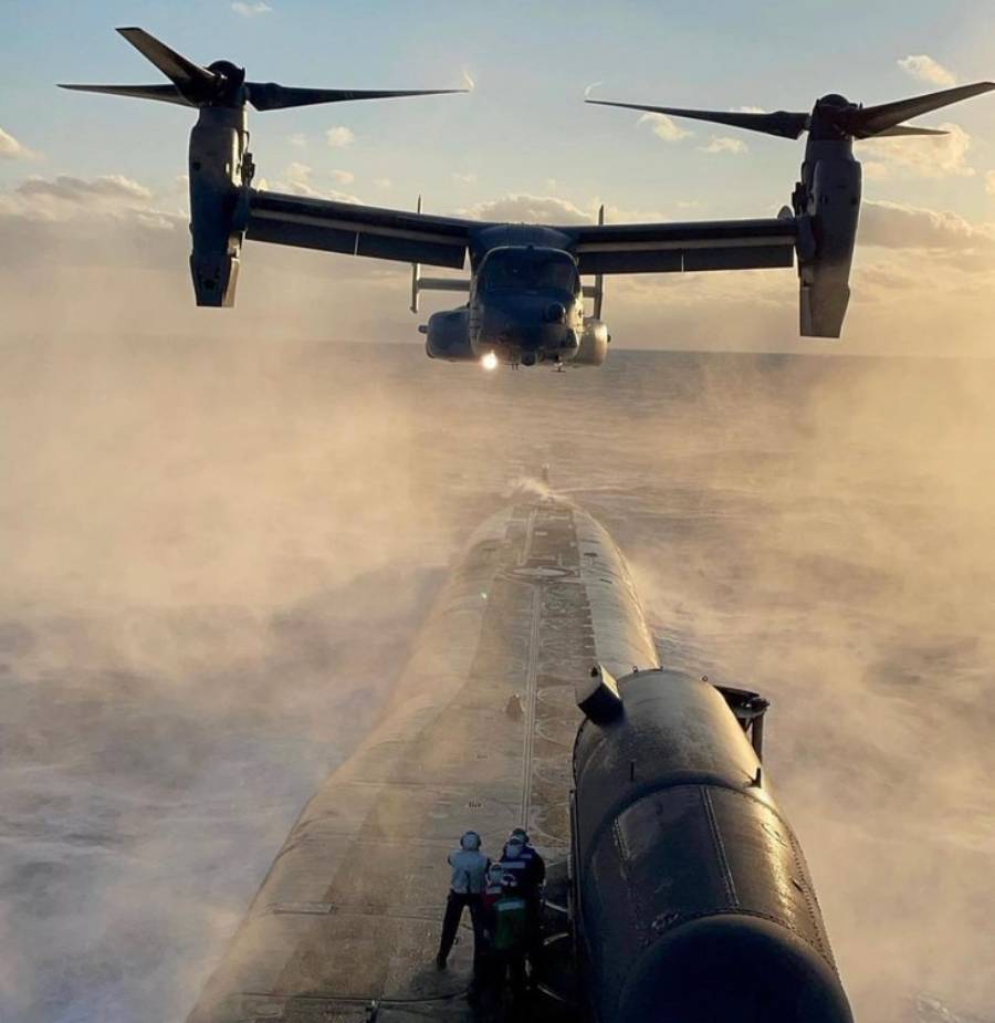 Image Of V-22 Osprey Hovering Over A Nuclear Submarine Takes Internet By Storm